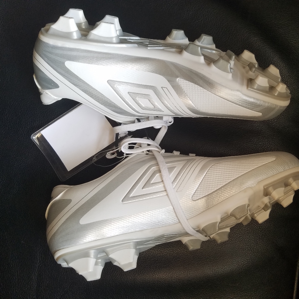 New Umbro cleets - Picture 2 of 4